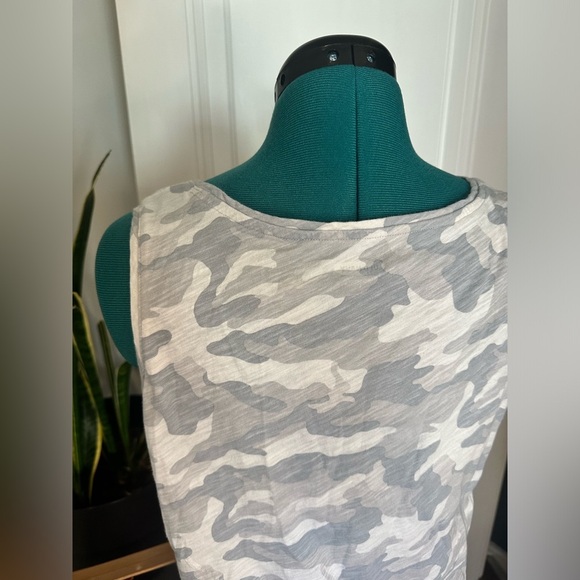 Old navy large camo tank top Everywear - Picture 8 of 9